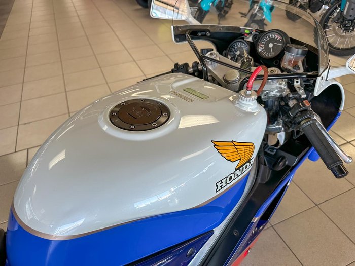 1987 Honda VFR750R (RC30) VFR White