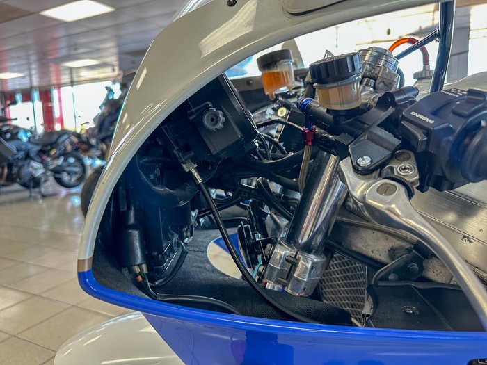 1987 Honda VFR750R (RC30) VFR White