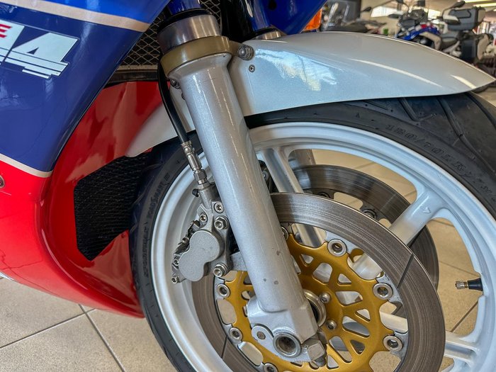 1987 Honda VFR750R (RC30) VFR White