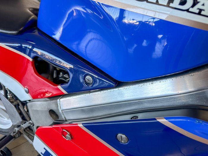 1987 Honda VFR750R (RC30) VFR White