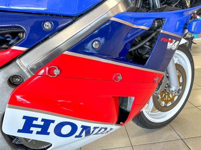 1987 Honda VFR750R (RC30) VFR White