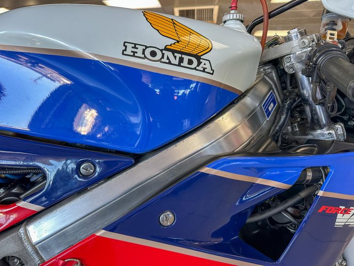 1987 Honda VFR750R (RC30) VFR White