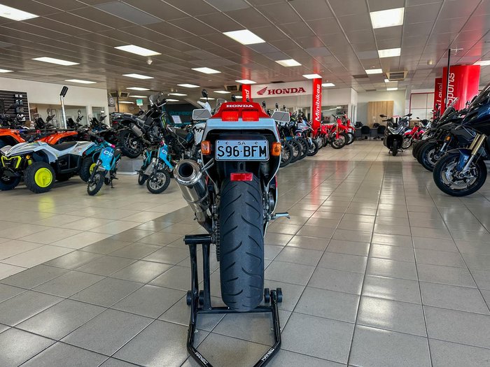 1987 Honda VFR750R (RC30) VFR White