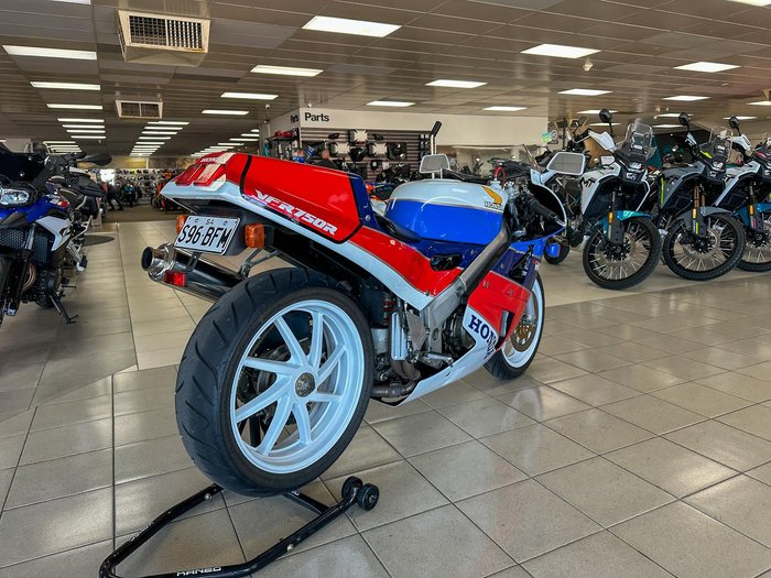 1987 Honda VFR750R (RC30) VFR White