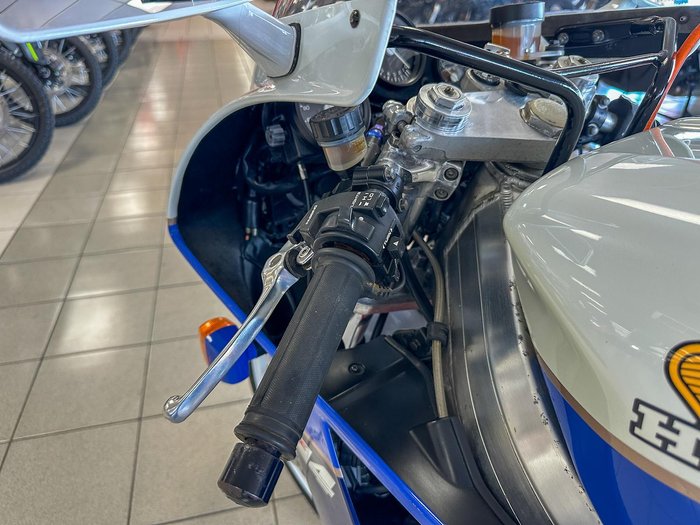 1987 Honda VFR750R (RC30) VFR White