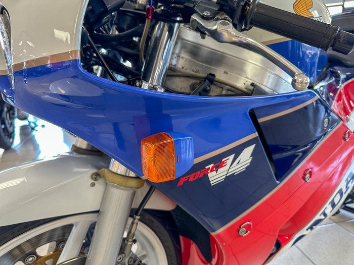 1987 Honda VFR750R (RC30) VFR White