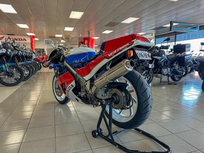 1987 Honda VFR750R (RC30) VFR White