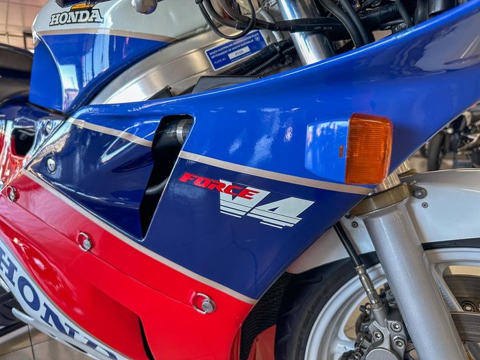 1987 Honda VFR750R (RC30) VFR White