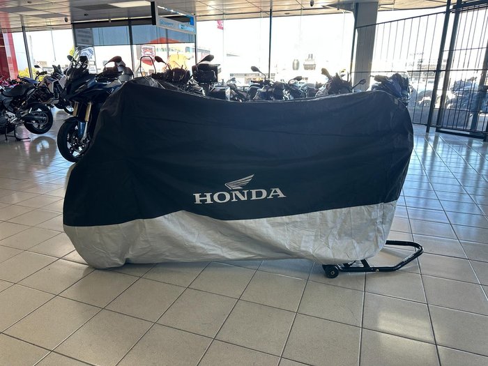 1987 Honda VFR750R (RC30) VFR White