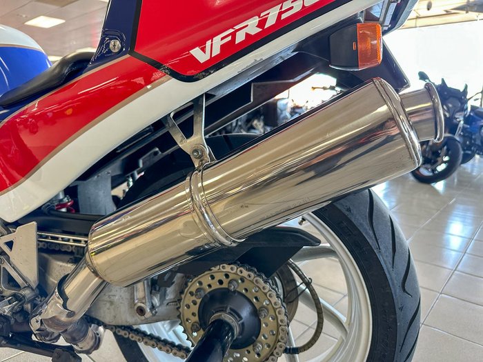 1987 Honda VFR750R (RC30) VFR White