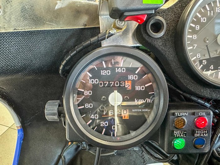 1987 Honda VFR750R (RC30) VFR White