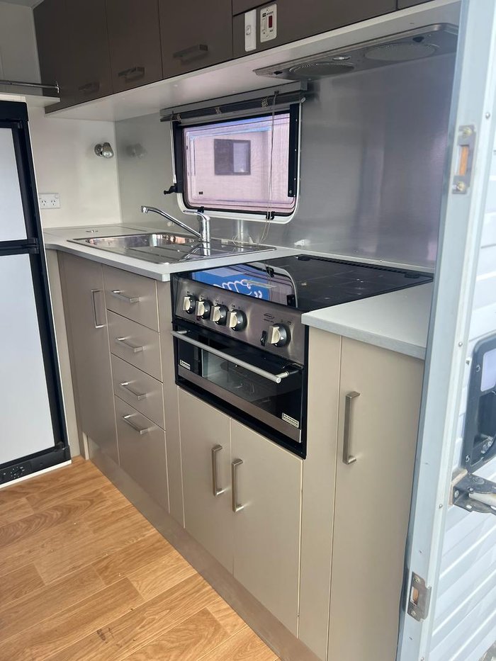 2010 New Age Caravans Big Red 16 Series