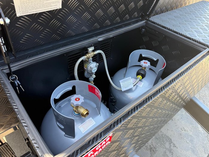 2025 New Age Caravans 19' Manta Ray Expedition