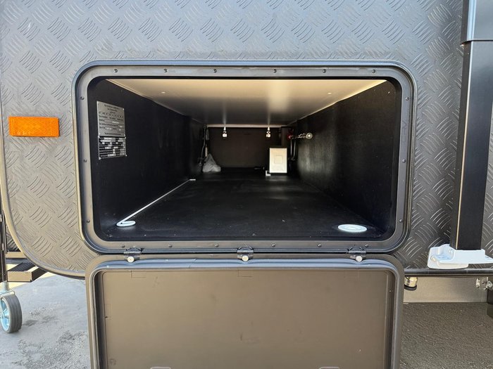 2025 New Age Caravans 19' Manta Ray Expedition Save $9,790 Was $97,900