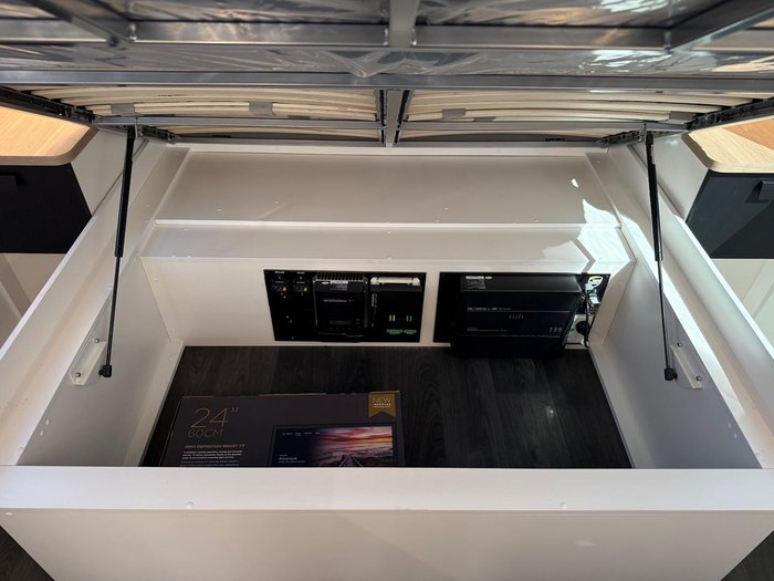 2025 New Age Caravans 19' Manta Ray Expedition