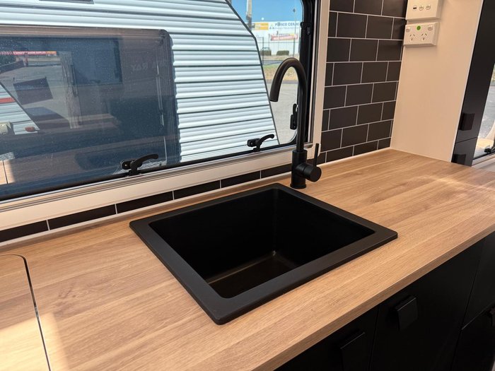 2025 New Age Caravans 19' Manta Ray Expedition