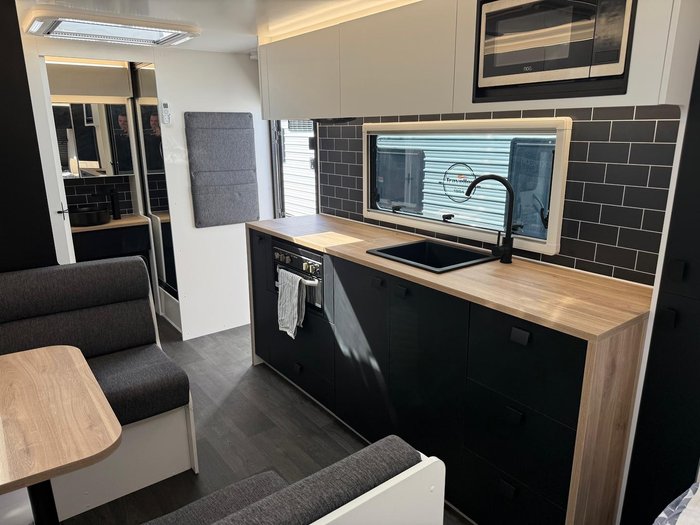 2025 New Age Caravans 19' Manta Ray Expedition Save $9,790 Was $97,900