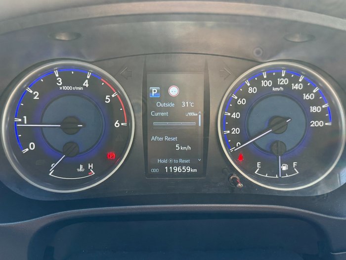 2019 Toyota Hilux SR