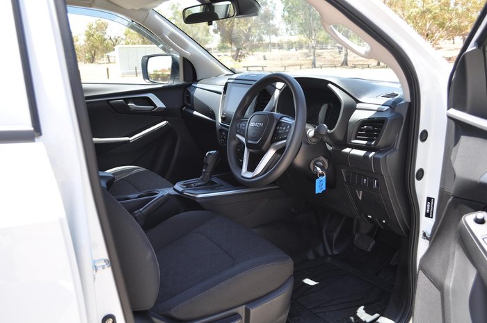 2024 Isuzu D-MAX LS-M