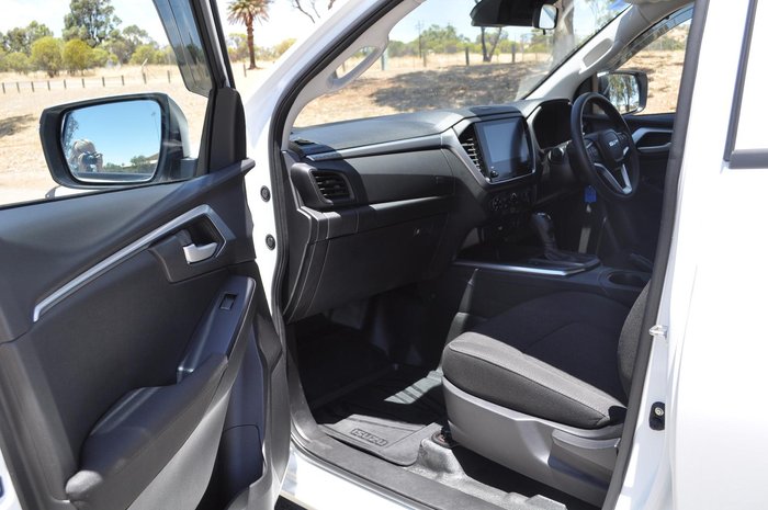 2024 Isuzu D-MAX LS-M