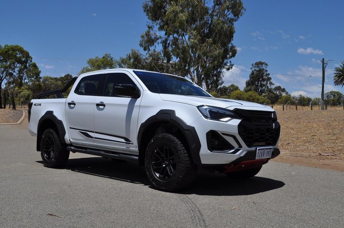 2025 Isuzu D-MAX BLADE