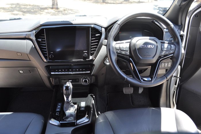 2025 Isuzu D-MAX BLADE