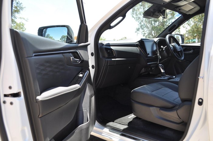 2025 Isuzu D-MAX BLADE