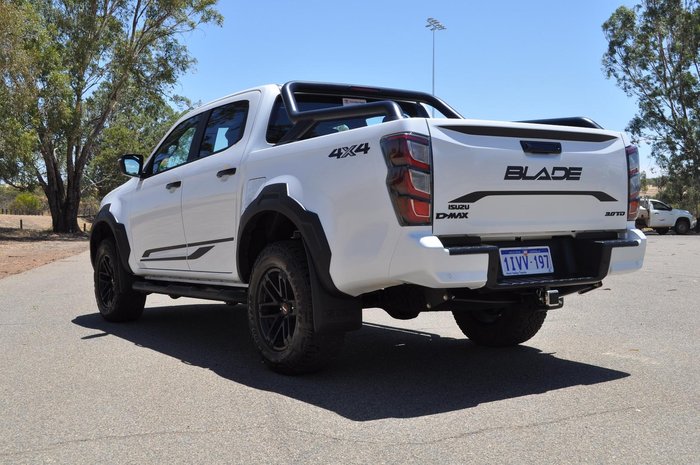 2025 Isuzu D-MAX BLADE