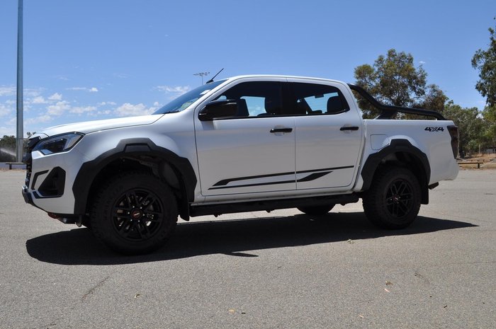 2025 Isuzu D-MAX BLADE