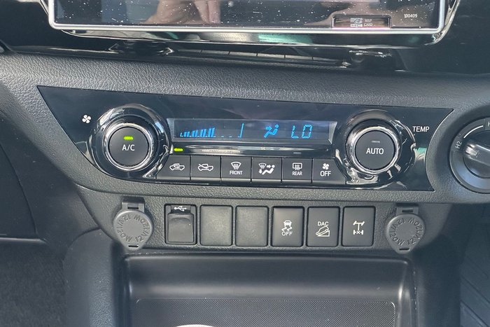 2020 Toyota Hilux SR5