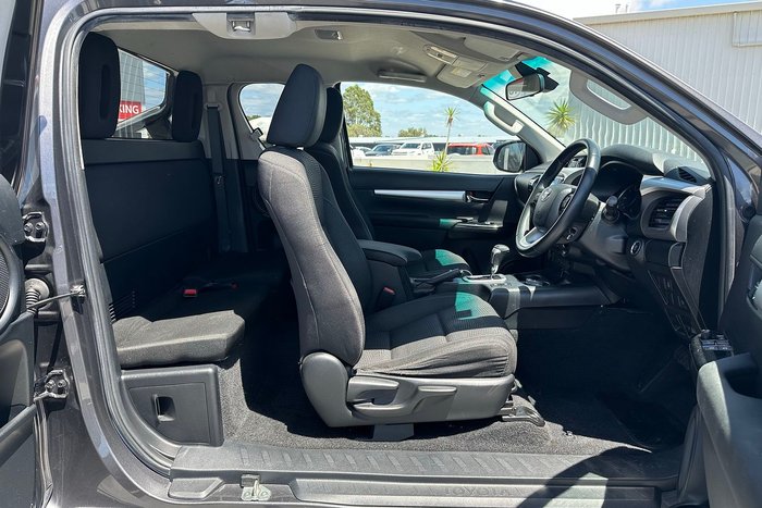 2020 Toyota Hilux SR5