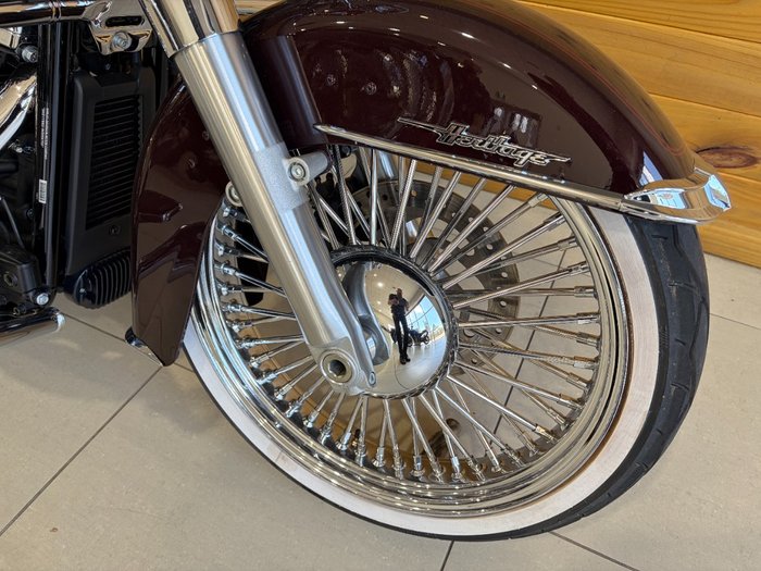 2022 HARLEY-DAVIDSON FLHCS HERITAGE CLASSIC 114 Maroon