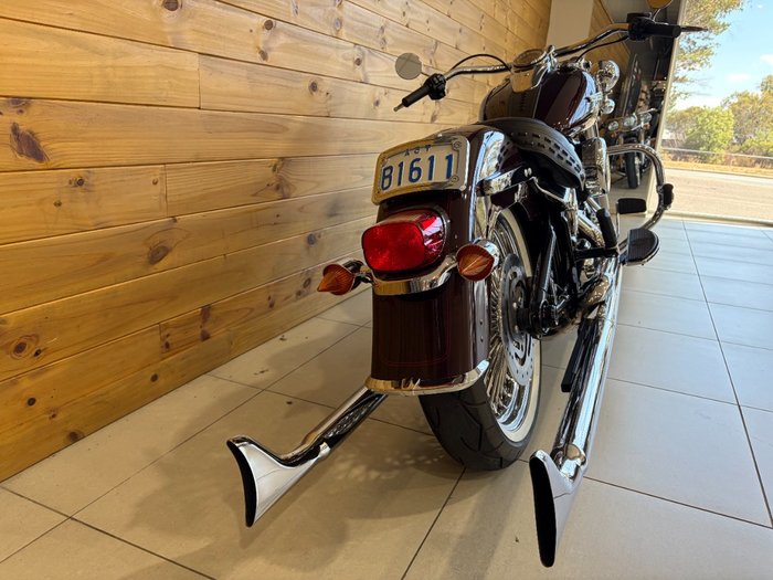 2022 HARLEY-DAVIDSON FLHCS HERITAGE CLASSIC 114 Maroon