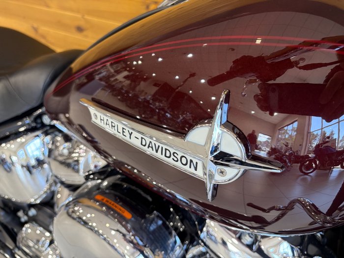 2022 HARLEY-DAVIDSON FLHCS HERITAGE CLASSIC 114 Maroon