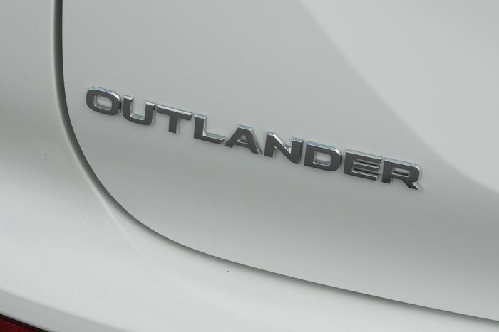 2024 Mitsubishi Outlander LS