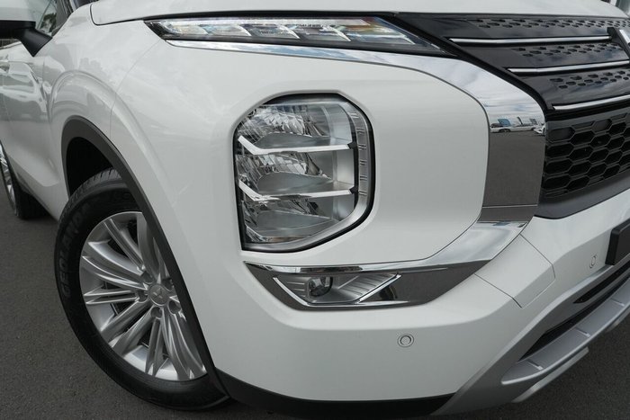 2024 Mitsubishi Outlander LS