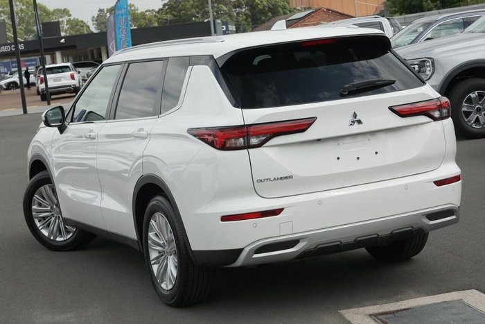 2024 Mitsubishi Outlander LS