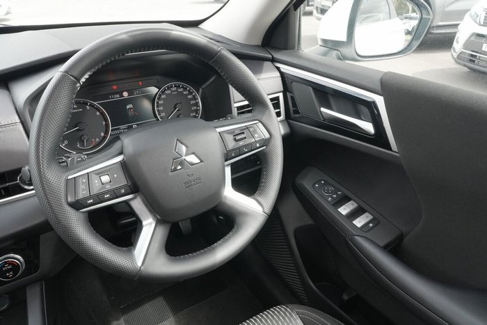 2024 Mitsubishi Outlander LS