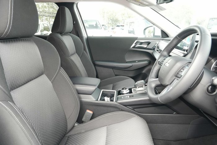 2024 Mitsubishi Outlander LS