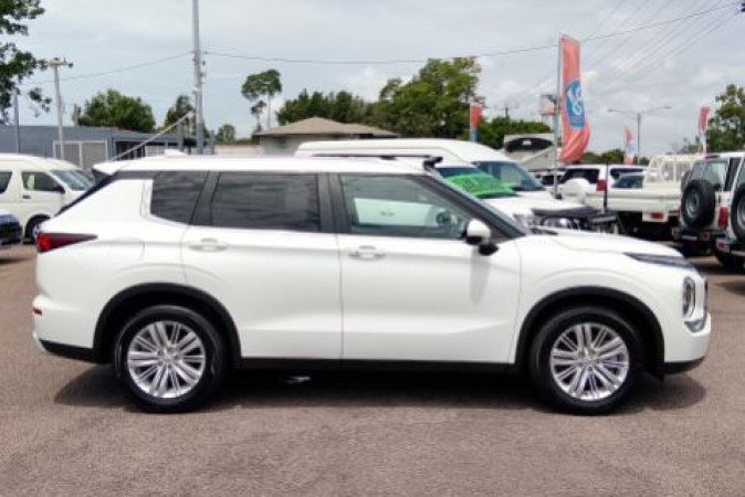 2024 MITSUBISHI OUTLANDER LS 7 SEAT (AWD)