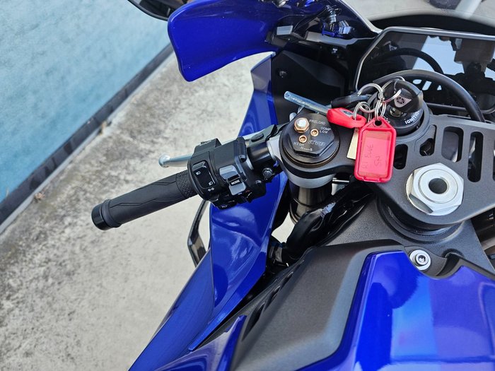 2025 Yamaha YZF-R1 Blue