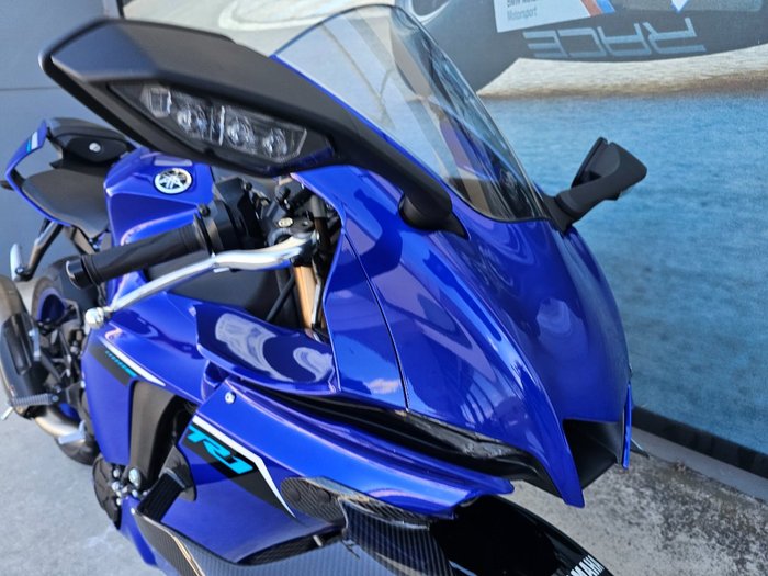 2025 Yamaha YZF-R1 Blue