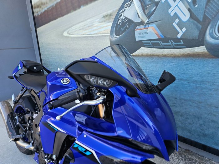 2025 Yamaha YZF-R1 Blue