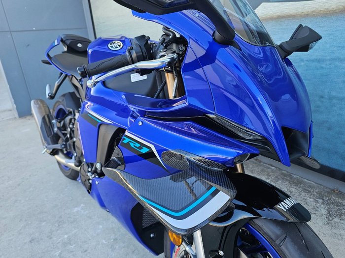 2025 Yamaha YZF-R1 Blue