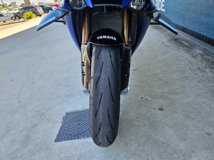 2025 Yamaha YZF-R1 Blue