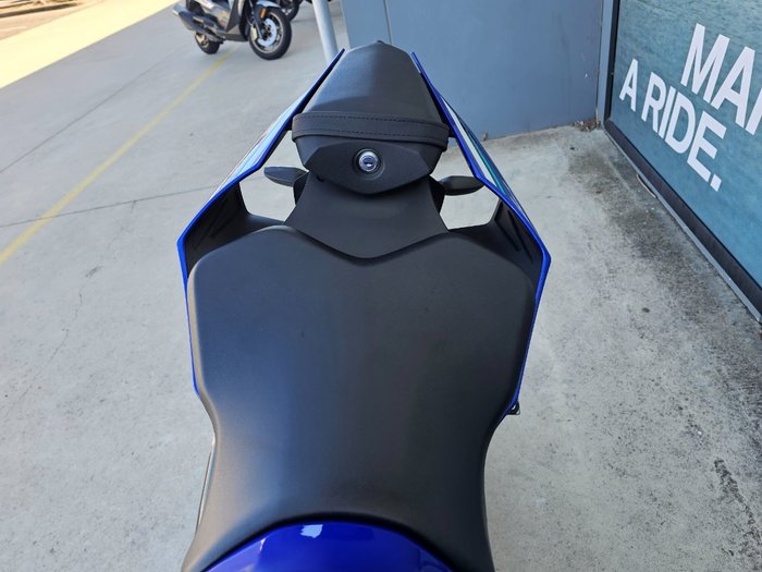 2025 Yamaha YZF-R1 Blue