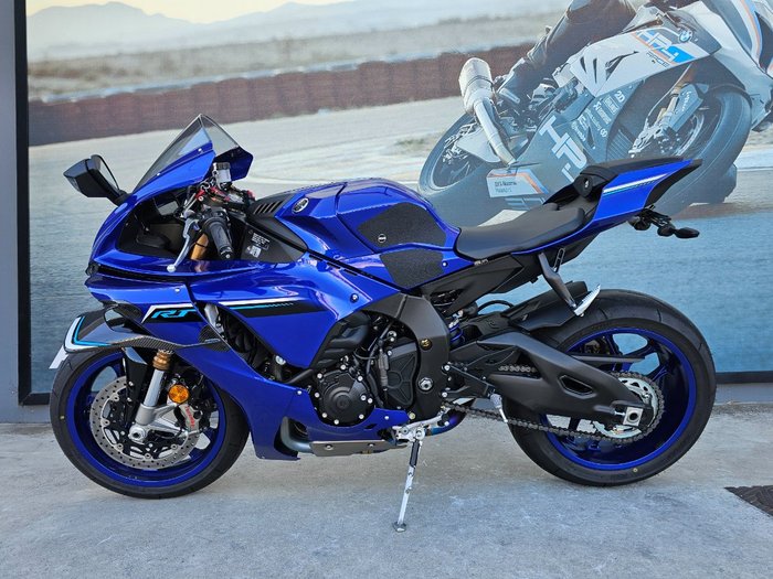 2025 Yamaha YZF-R1 Blue