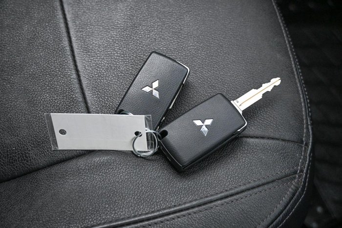 2020 Mitsubishi Pajero GLS Leather Option