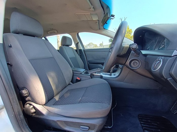 2010 Holden Commodore Omega VE MY10 Heron White