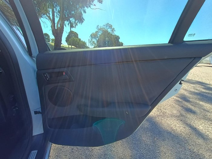 2010 Holden Commodore Omega VE MY10 Heron White